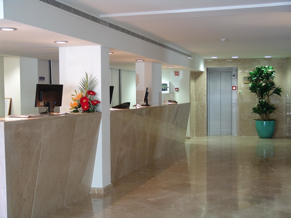 Hotel Quarteirasol — Hotel building in Quarteira, Faro