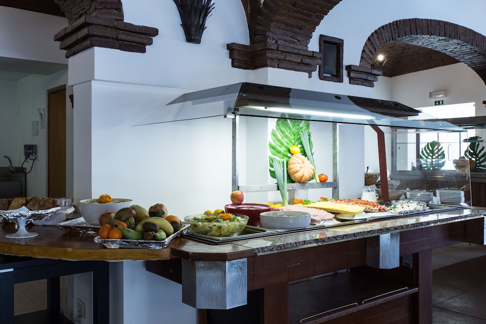 Hotel Quarteirasol — Restaurant & bars in Quarteira, Faro