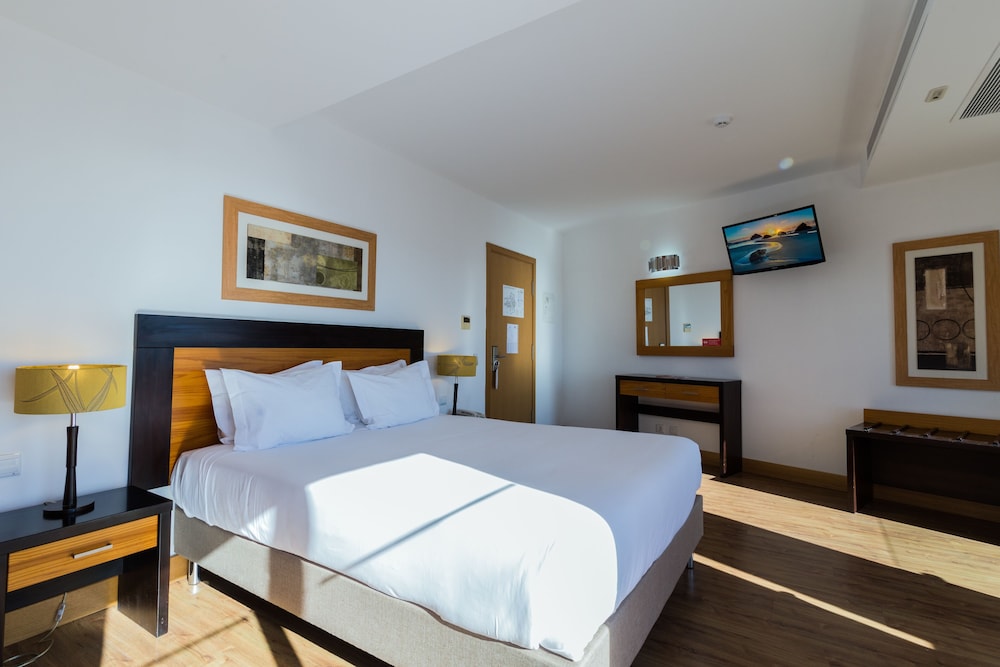 Hotel Quarteirasol — Hotel rooms in Quarteira, Faro