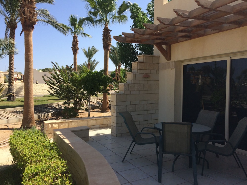 Hurghada Coral Beach Hotel — Hotel building in Hurghada, Red Sea