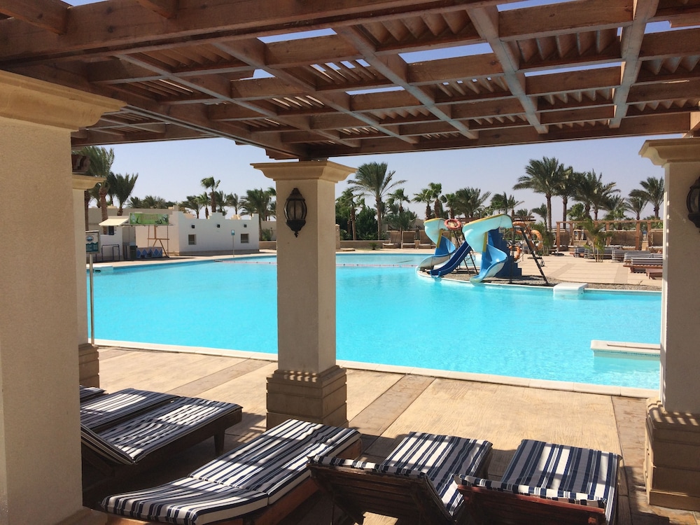 Hurghada Coral Beach Hotel — Swimming pool in Hurghada, Red Sea