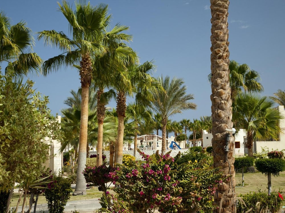 Hurghada Coral Beach Hotel — Hotel building in Hurghada, Red Sea