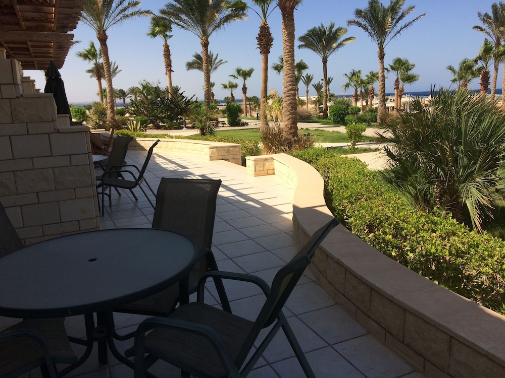 Hurghada Coral Beach Hotel — Restaurant & bars in Hurghada, Red Sea
