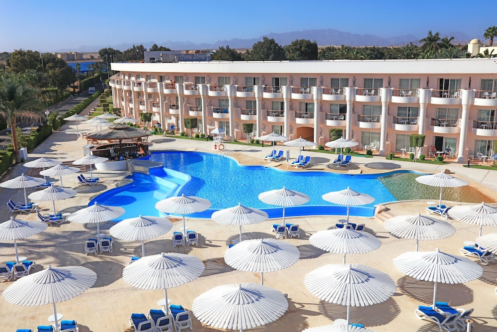 JAZ Elite Makadi — Beach in Makadi Bay, Red Sea