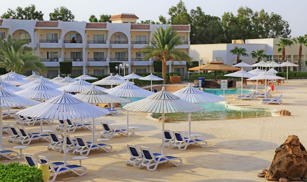 JAZ Elite Makadi — Beach in Makadi Bay, Red Sea