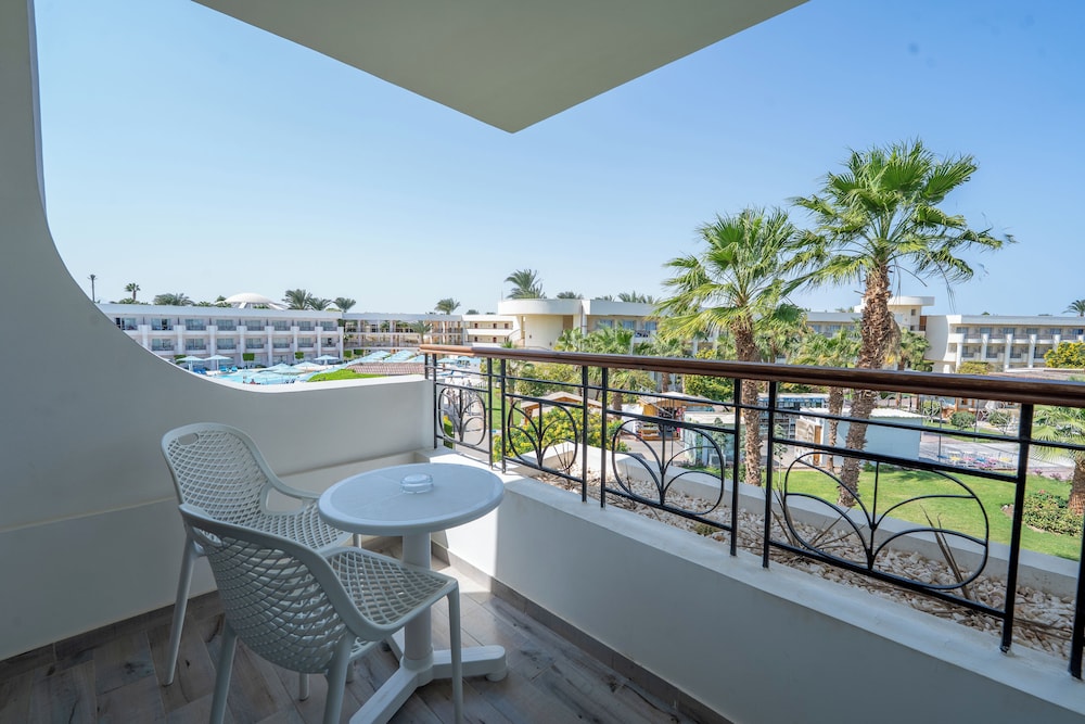 JAZ Palmariva Beach — Hotel rooms in Makadi Bay, Red Sea