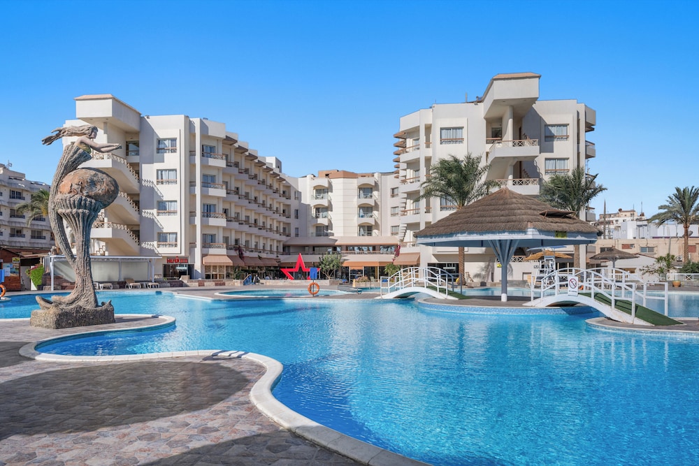 Seagull Beach Resort Families & Couples Only - All Inclusive — Swimming pool in Hurghada, Red Sea