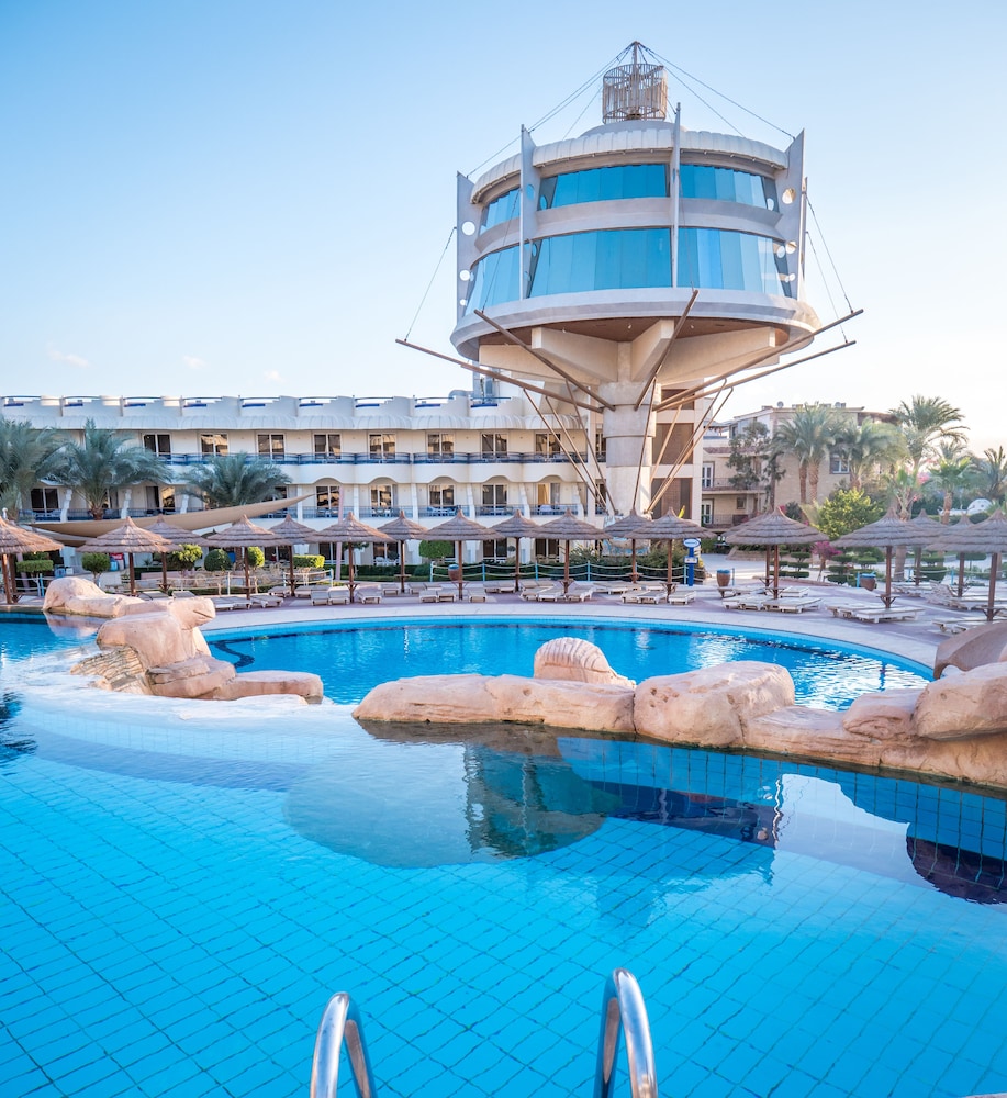 Seagull Beach Resort Families & Couples Only - All Inclusive — Swimming pool in Hurghada, Red Sea