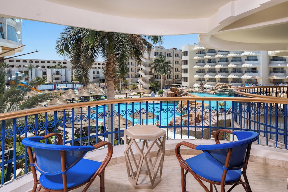 Seagull Beach Resort Families & Couples Only - All Inclusive — Swimming pool in Hurghada, Red Sea