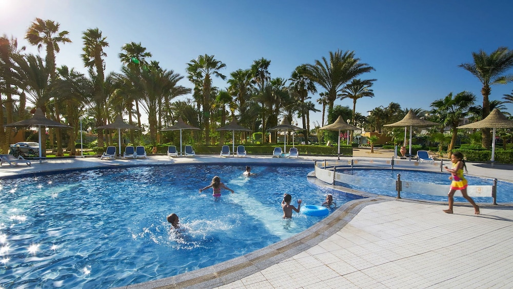 Giftun Azur Resort - All inclusive — Swimming pool in Hurghada, Red Sea