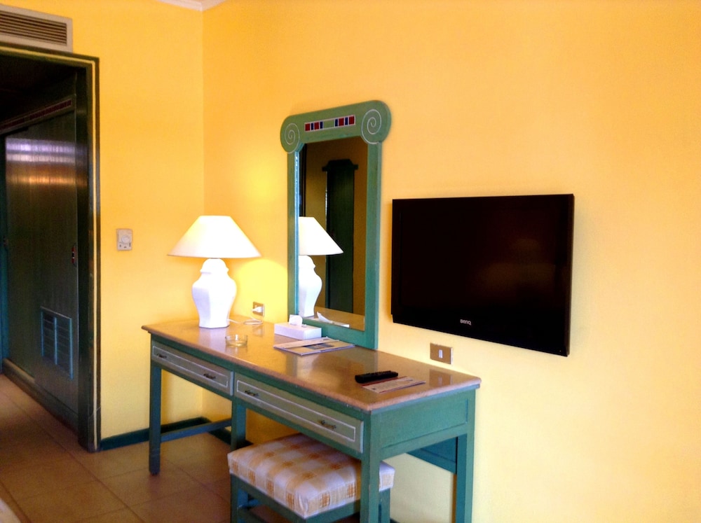 Giftun Azur Resort - All inclusive — Hotel rooms in Hurghada, Red Sea