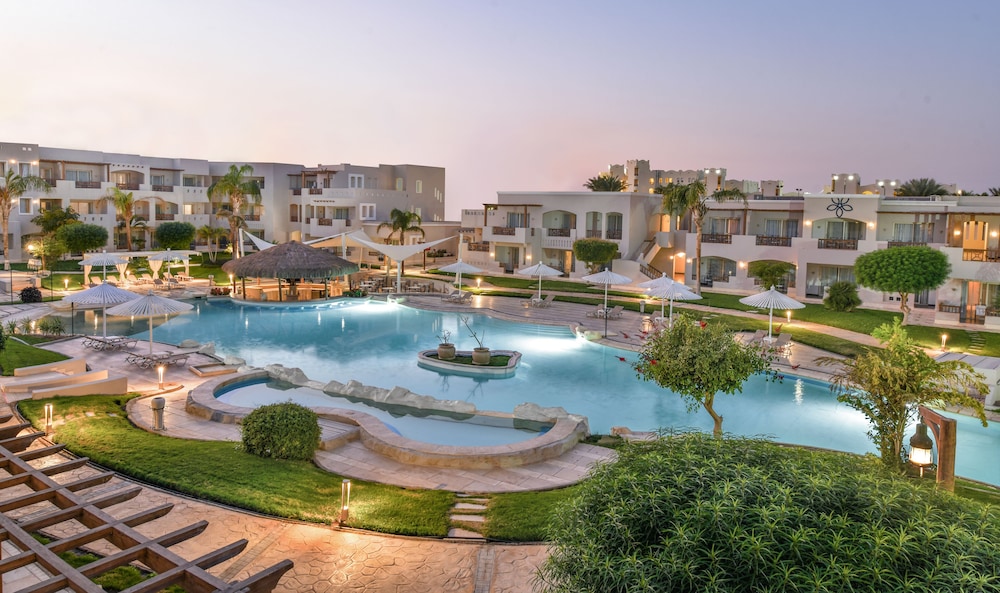 JAZ Casa Del Mar Resort — Swimming pool in Hurghada, Red Sea