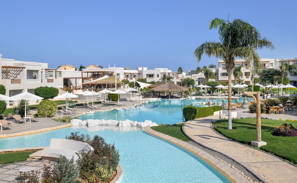 JAZ Casa Del Mar Resort — Swimming pool in Hurghada, Red Sea