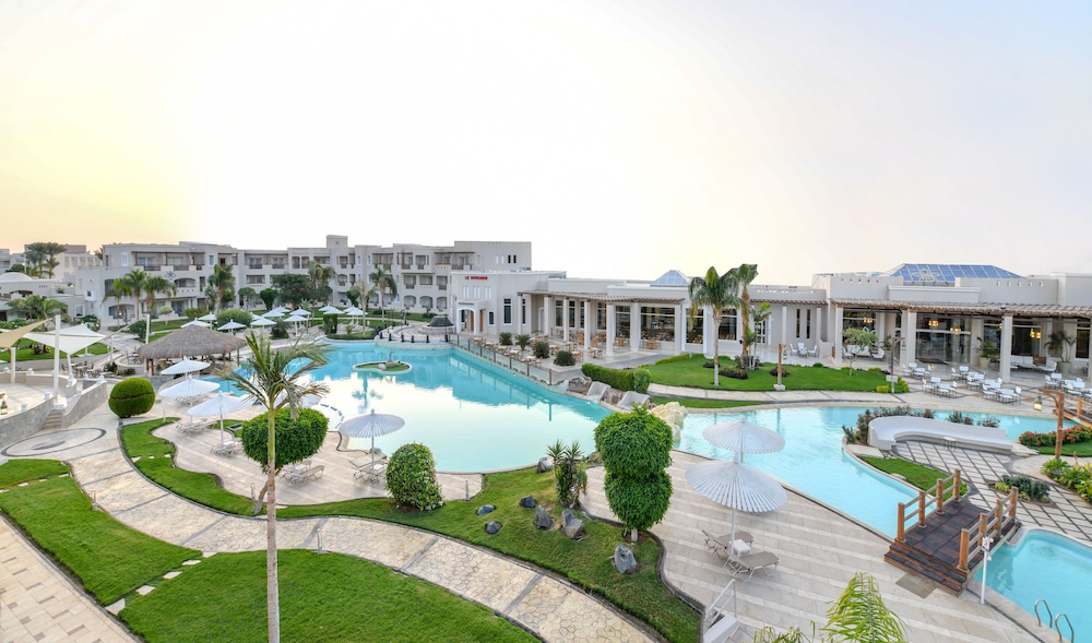 JAZ Casa Del Mar Resort — Swimming pool in Hurghada, Red Sea