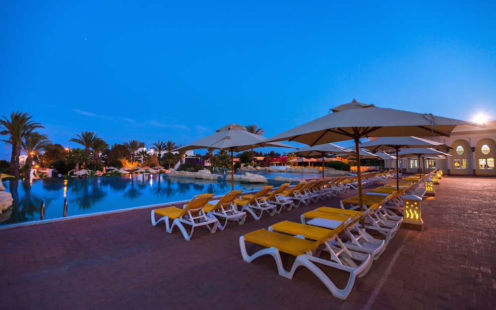 Medina Belisaire And Thalasso — Swimming pool in Hammamet, Nabeul