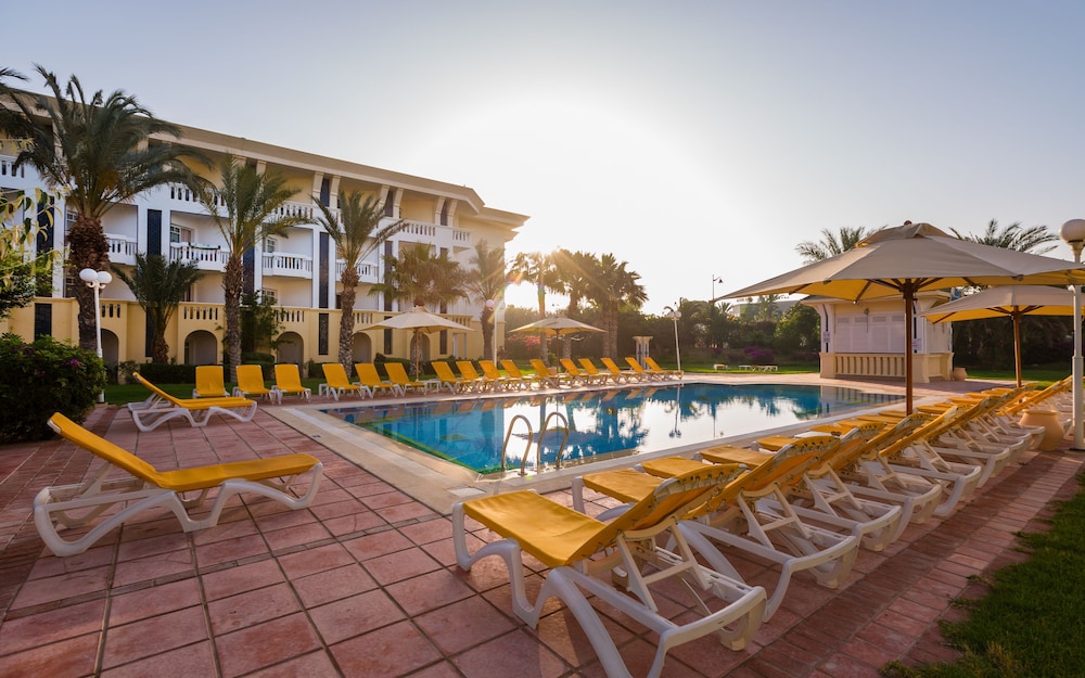 Medina Belisaire And Thalasso — Swimming pool in Hammamet, Nabeul