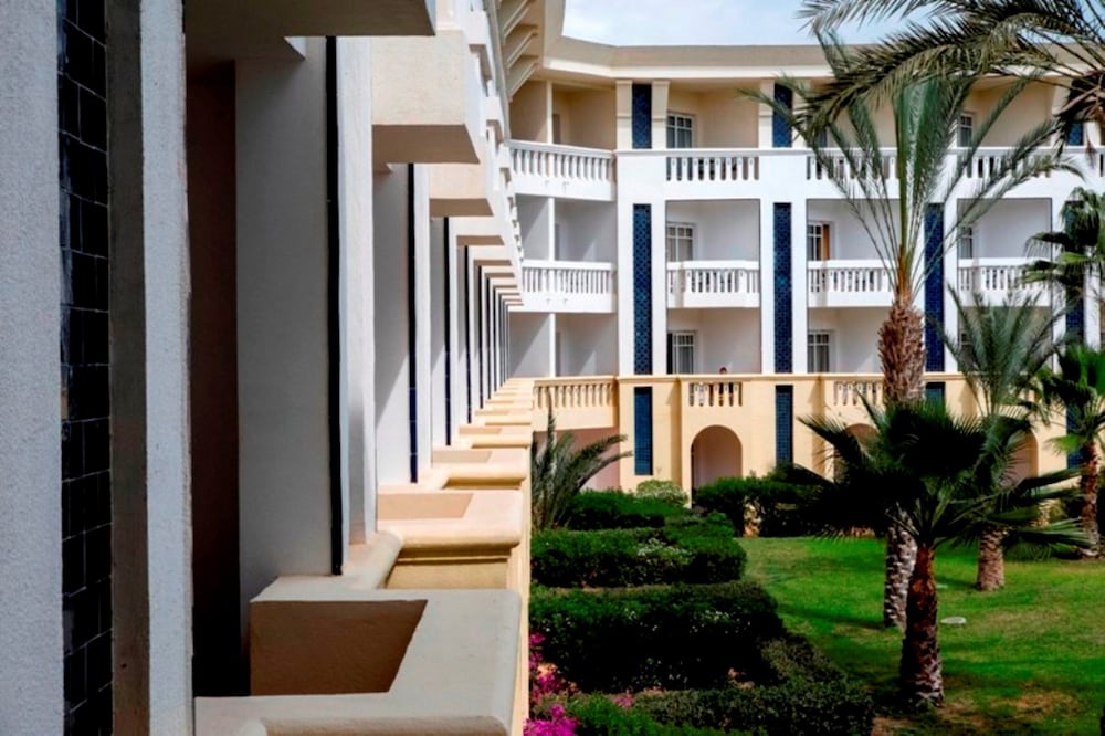 Medina Belisaire And Thalasso — Hotel building in Hammamet, Nabeul