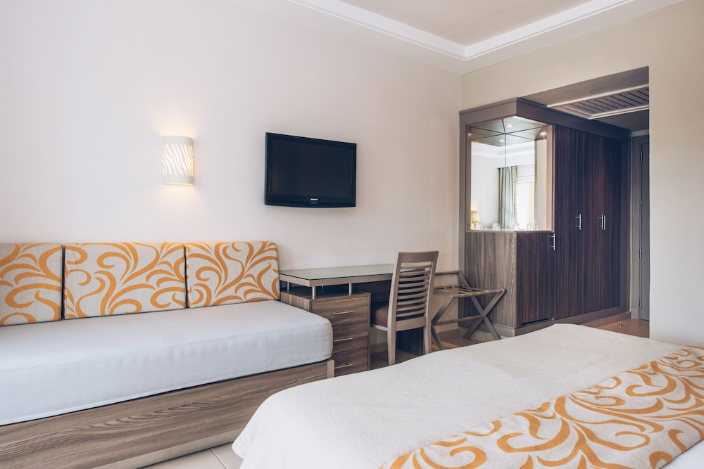 Iberostar Waves Mehari Djerba — Hotel rooms in Aghir, Medenine