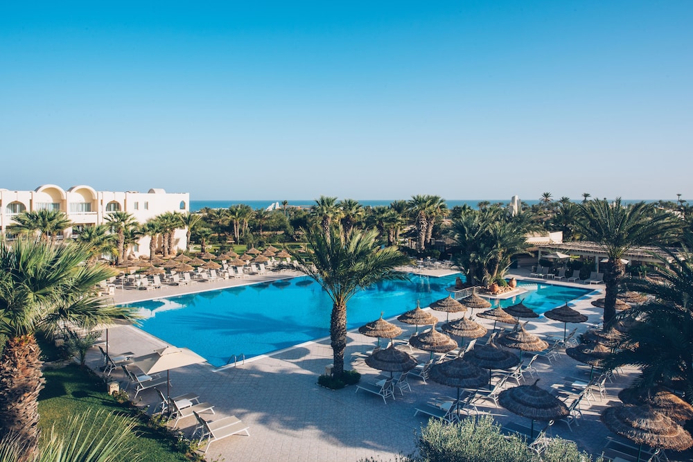 Iberostar Waves Mehari Djerba — Swimming pool in Aghir, Medenine
