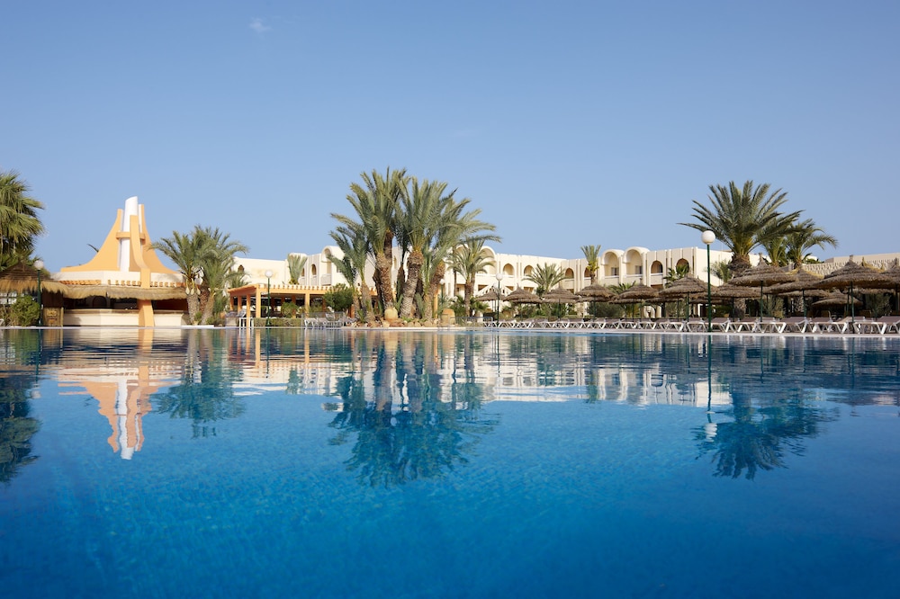 Iberostar Waves Mehari Djerba — Swimming pool in Aghir, Medenine
