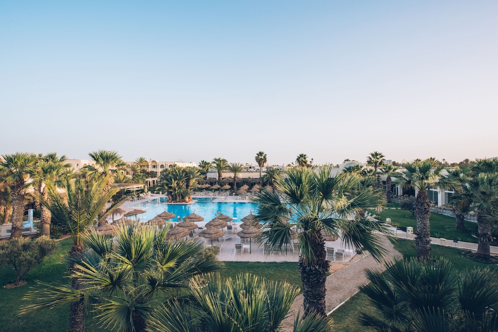 Iberostar Waves Mehari Djerba — Swimming pool in Aghir, Medenine