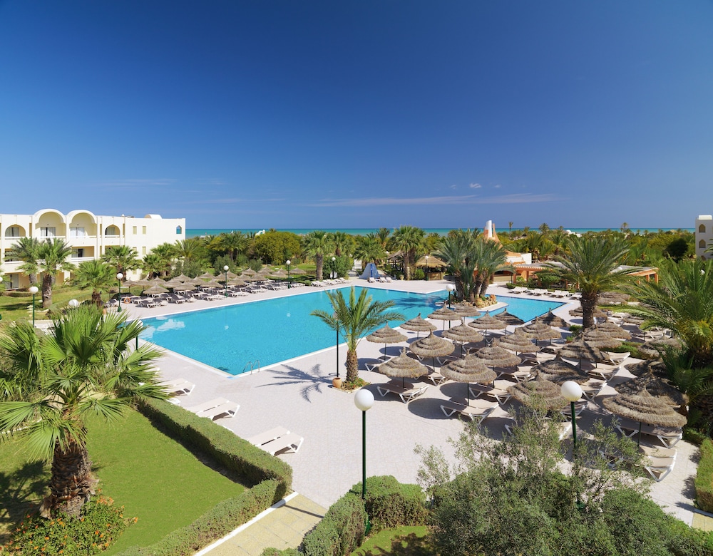 Iberostar Waves Mehari Djerba — Swimming pool in Aghir, Medenine