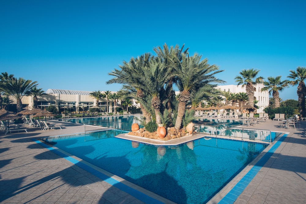 Iberostar Waves Mehari Djerba — Swimming pool in Aghir, Medenine