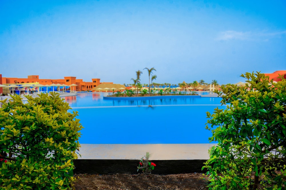 Pickalbatros Laguna Vista Resort - Sharm El Sheikh — Swimming pool in Sharm El Sheikh, Red Sea