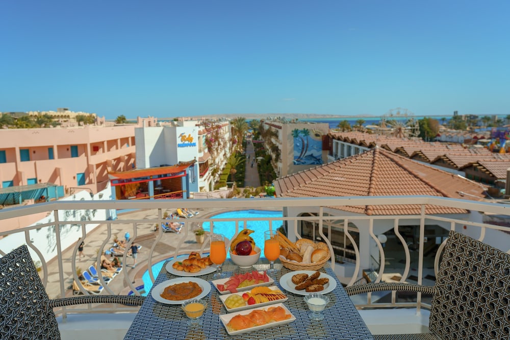 Minamark Resort & Spa, for families & couples only — Swimming pool in Hurghada, Red Sea
