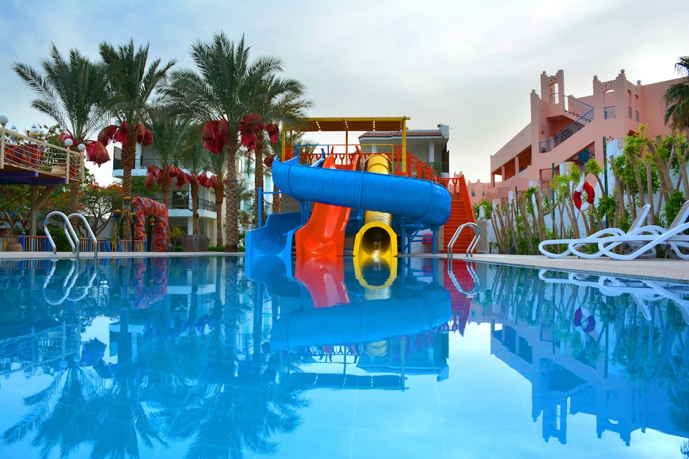 Minamark Resort & Spa, for families & couples only — Swimming pool in Hurghada, Red Sea