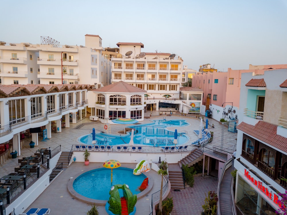 Minamark Resort & Spa, for families & couples only — Swimming pool in Hurghada, Red Sea