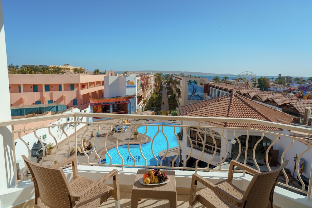 Minamark Resort & Spa, for families & couples only — Swimming pool in Hurghada, Red Sea