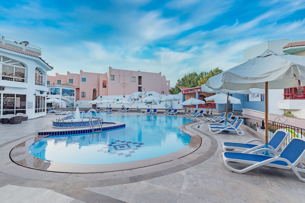 Minamark Resort & Spa, for families & couples only — Swimming pool in Hurghada, Red Sea