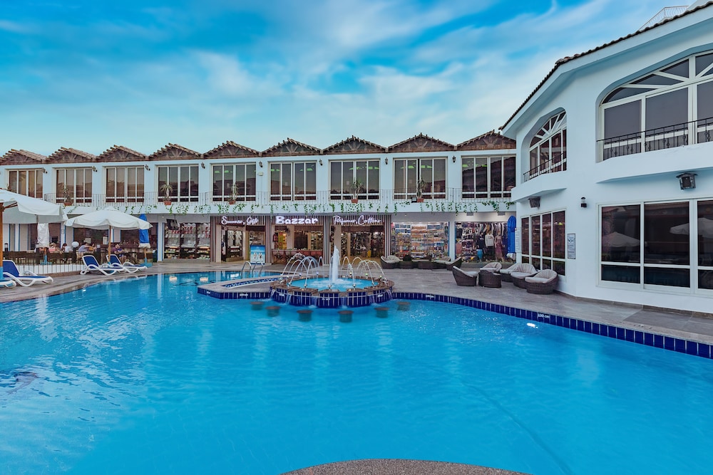Minamark Resort & Spa, for families & couples only — Hotel building in Hurghada, Red Sea
