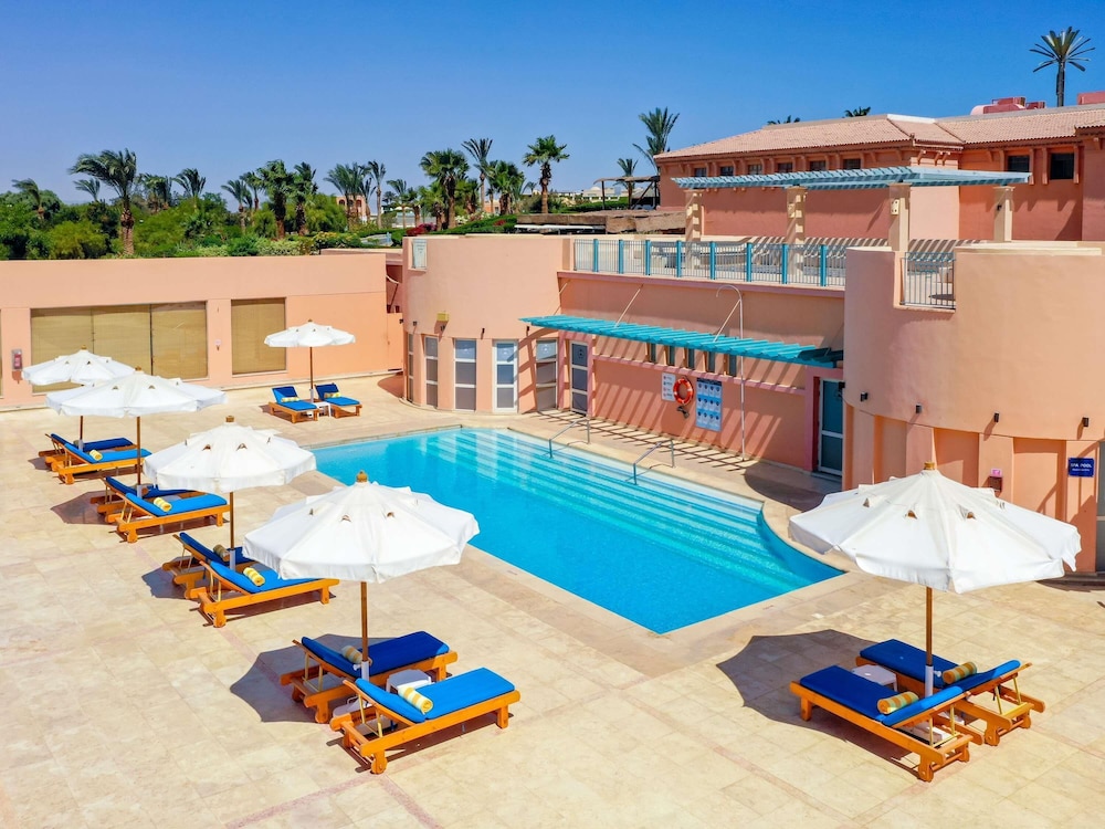 Mövenpick Resort & Spa El Gouna — Swimming pool in El Gouna, Red Sea