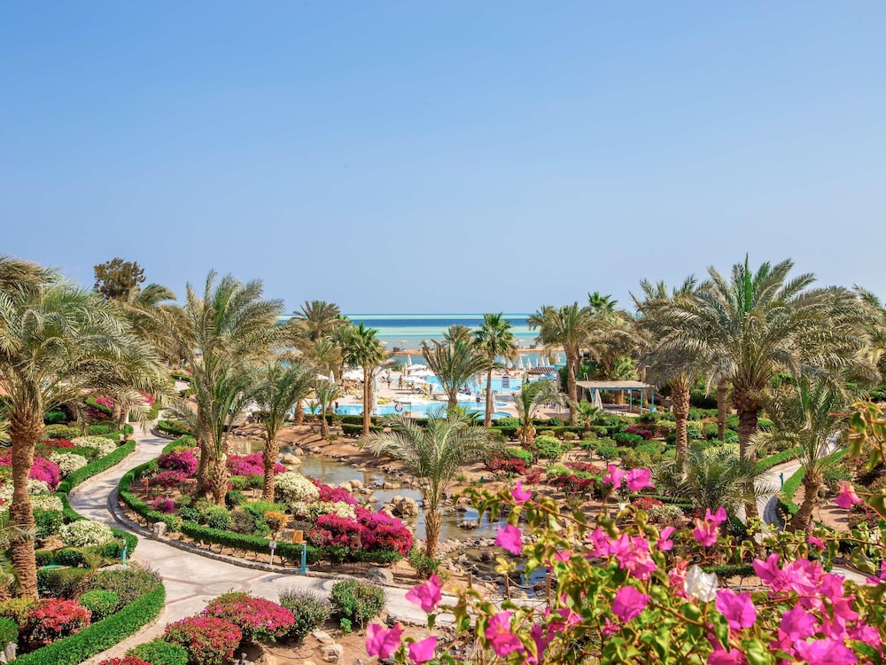 Mövenpick Resort & Spa El Gouna — Swimming pool in El Gouna, Red Sea