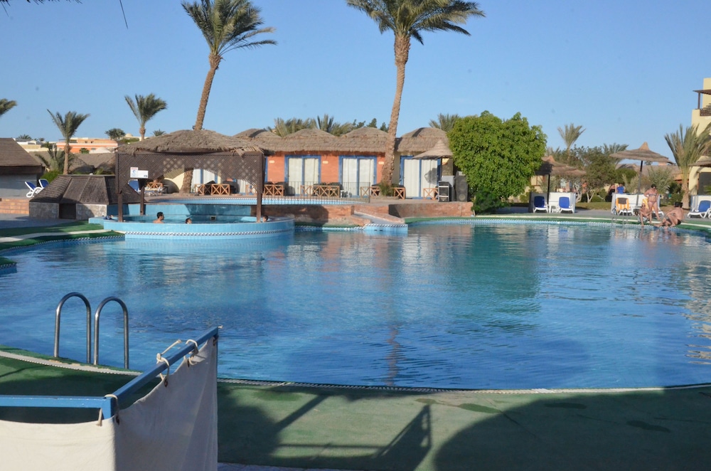 Hotel Panorama Bungalow Resort El Gouna — Swimming pool in El Gouna, Red Sea
