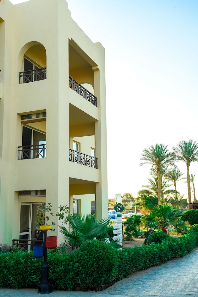 Hotel Panorama Bungalow Resort El Gouna — Hotel building in El Gouna, Red Sea
