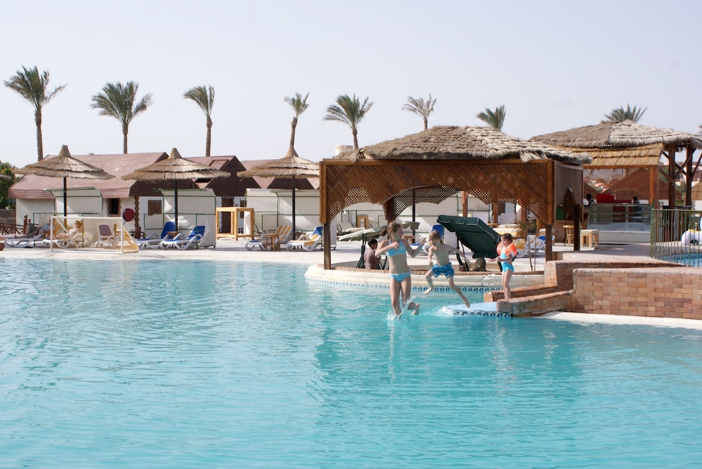 Hotel Panorama Bungalow Resort El Gouna — Swimming pool in El Gouna, Red Sea