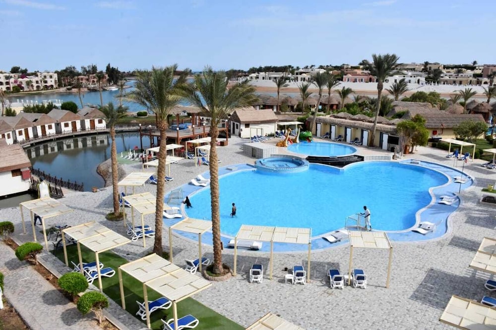 Hotel Panorama Bungalow Resort El Gouna — Swimming pool in El Gouna, Red Sea