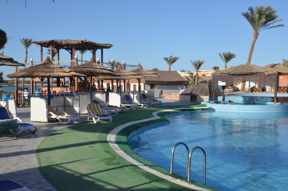 Hotel Panorama Bungalow Resort El Gouna — Swimming pool in El Gouna, Red Sea