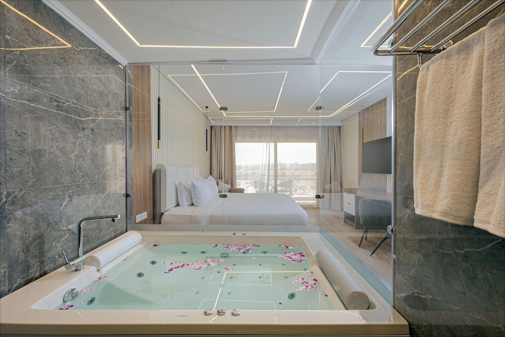 Bellagio Beach Resort — Hotel rooms in Hurghada, Red Sea