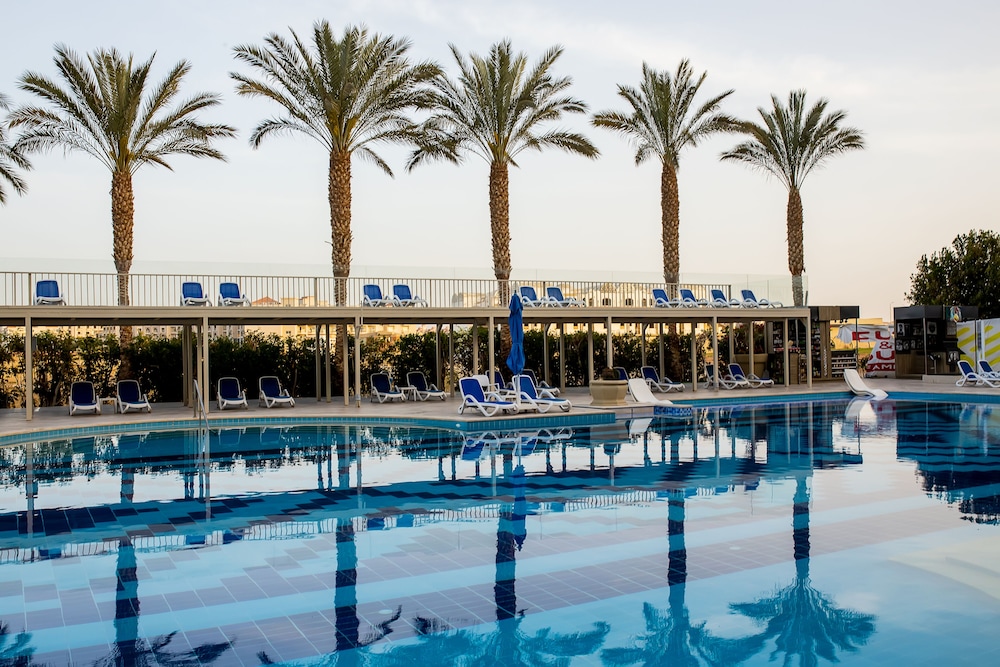Bellagio Beach Resort — Swimming pool in Hurghada, Red Sea