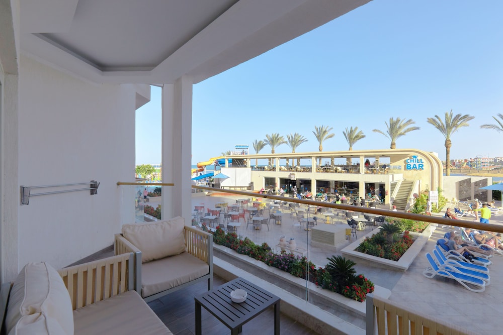 Bellagio Beach Resort — Restaurant & bars in Hurghada, Red Sea