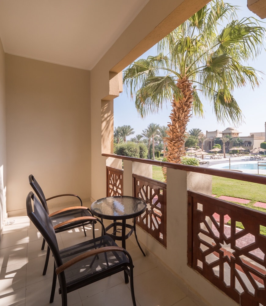 SRNTY Sea Reef - Ex Serenity Alpha Beach — Hotel rooms in Makadi Bay, Red Sea