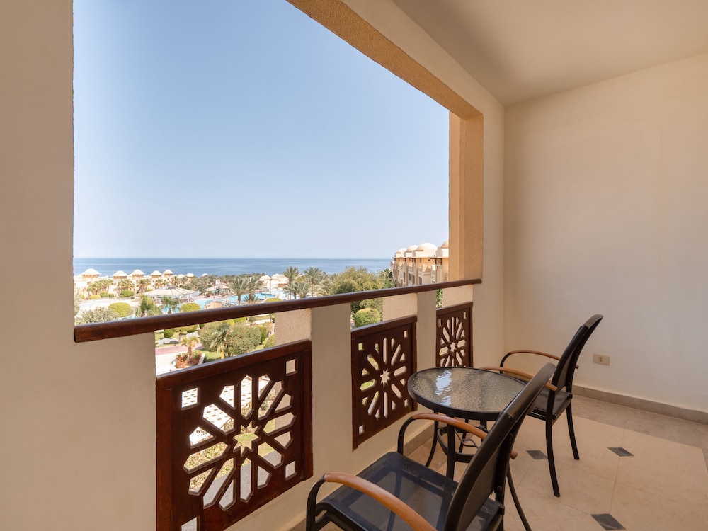 SRNTY Sea Reef - Ex Serenity Alpha Beach — Hotel rooms in Makadi Bay, Red Sea