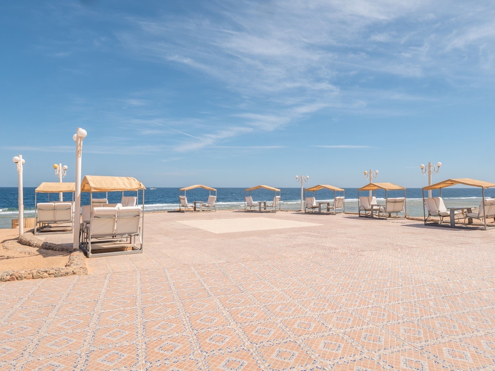 SRNTY Sea Reef - Ex Serenity Alpha Beach — Beach in Makadi Bay, Red Sea