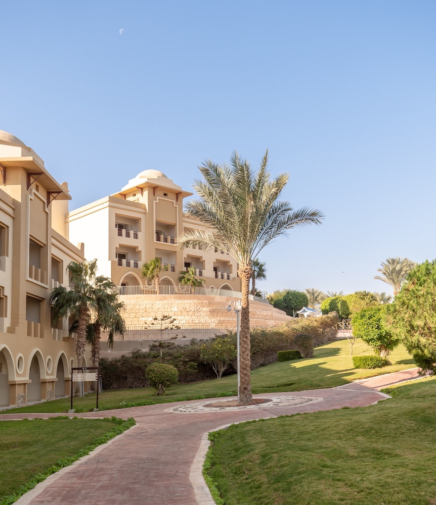 SRNTY Sea Reef - Ex Serenity Alpha Beach — Hotel building in Makadi Bay, Red Sea