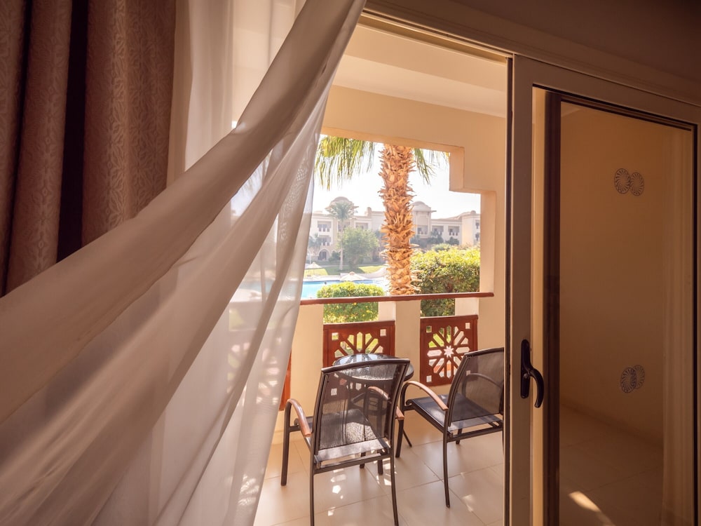SRNTY Sea Reef - Ex Serenity Alpha Beach — Hotel rooms in Makadi Bay, Red Sea