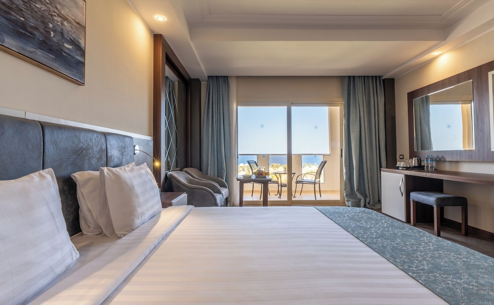 SRNTY Sea Reef - Ex Serenity Alpha Beach — Hotel rooms in Makadi Bay, Red Sea